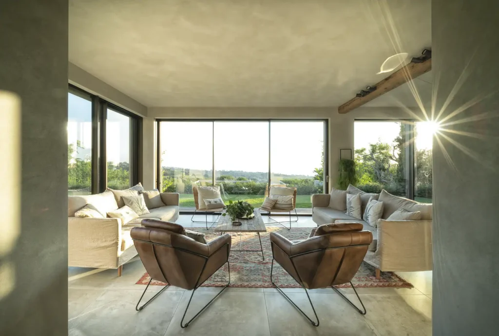 Lounge area_floor to ceiling windows_PhotoCredit_Davide Bischeri